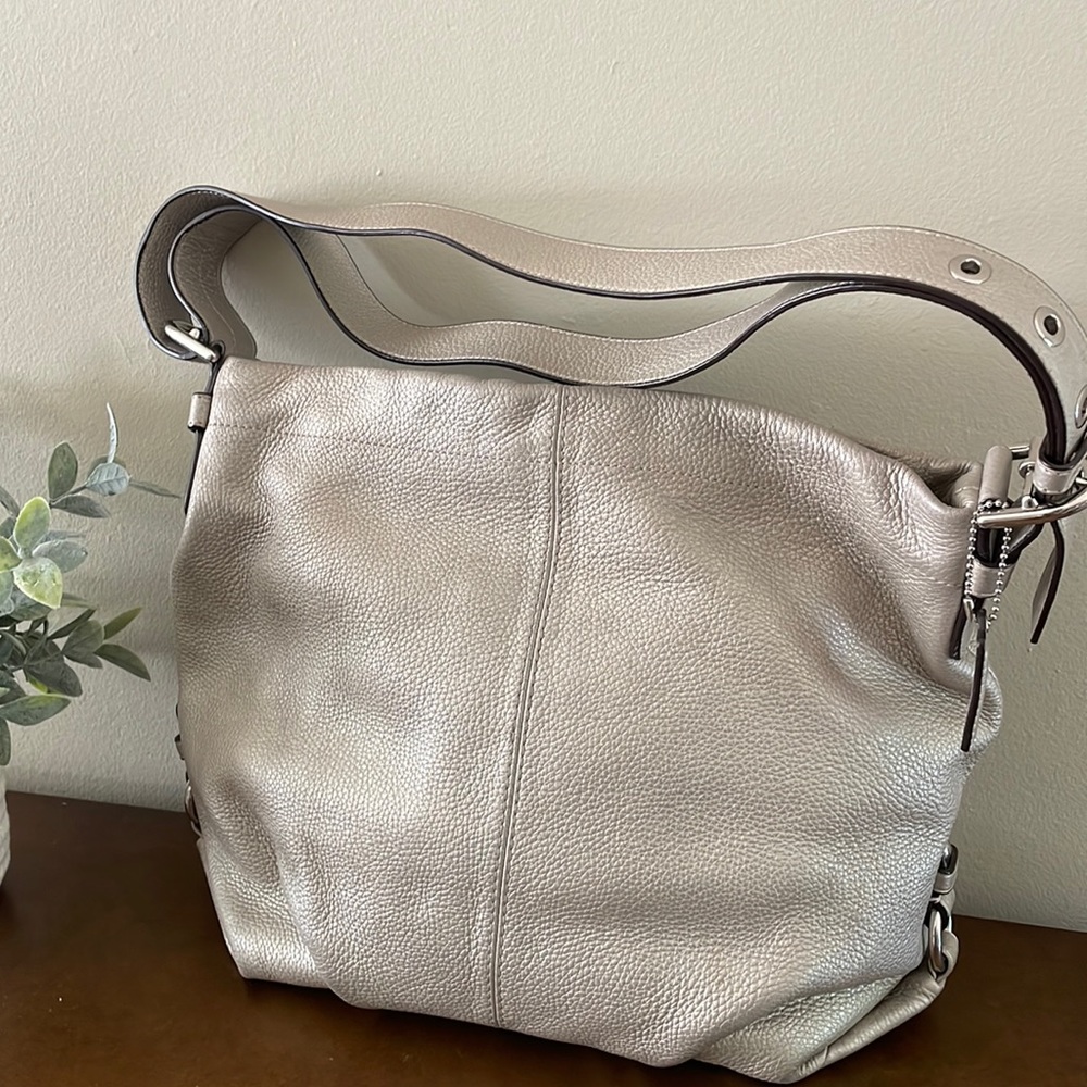 🌟 Vintage Coach Metallic Gold Leather Duffle Shoulder Bag Slouc…